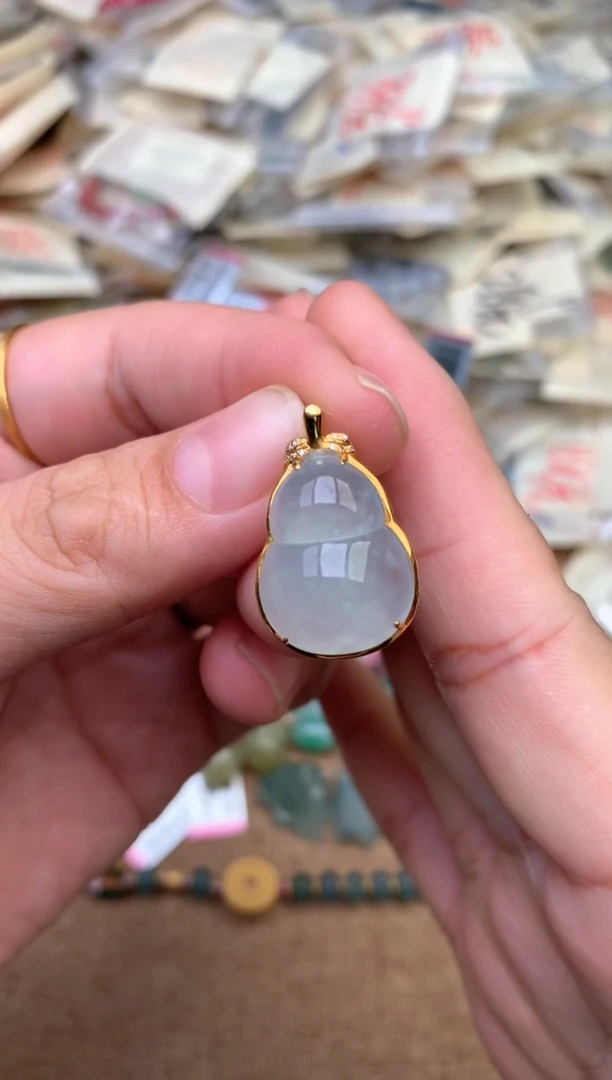 18K金镶嵌挂件翡翠一