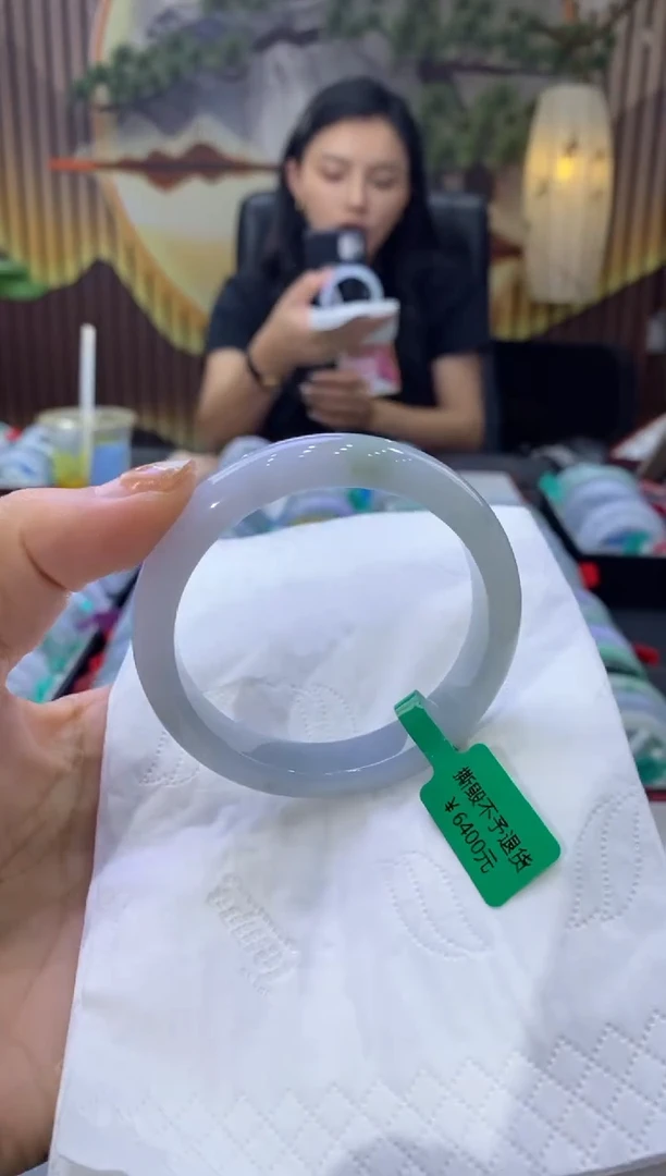 翡翠手镯未镶嵌多人09695