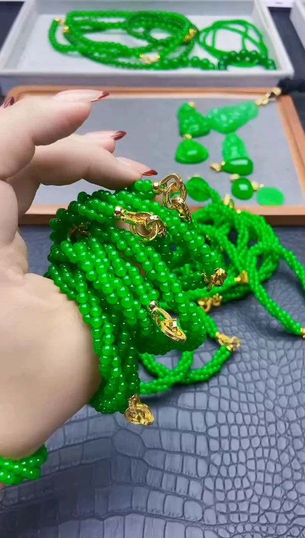 14K金镶嵌翡翠耳饰小米三圈扭扭手串