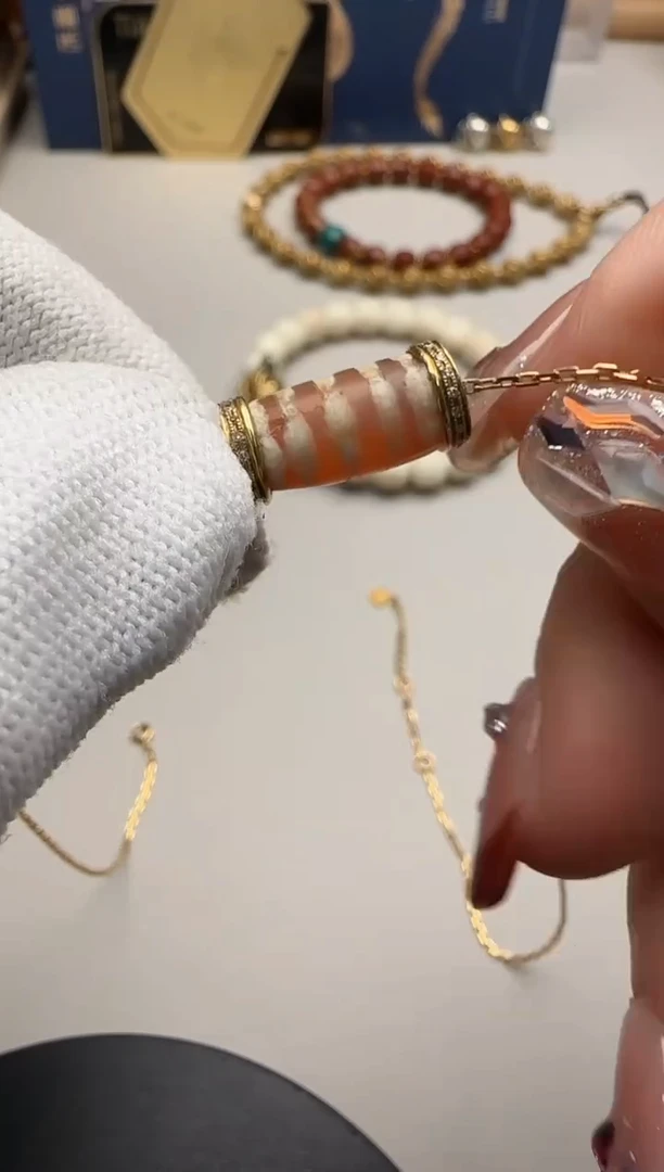 【闪购商品】玛瑙/玉髓颈饰18K金镶嵌玛瑙单珠