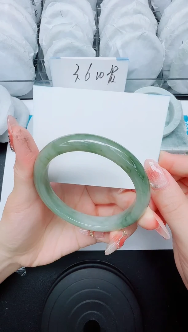 石英质玉手镯未镶嵌221/61.9