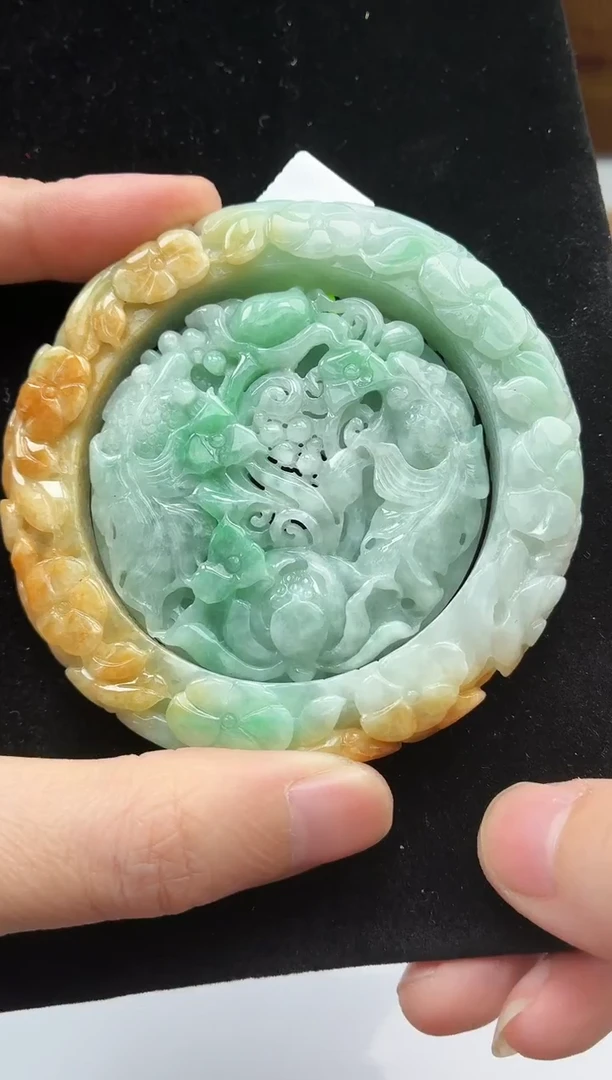 颈饰未镶嵌翡翠手镯