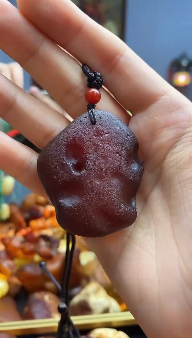 未镶嵌颈饰琥珀吊坠