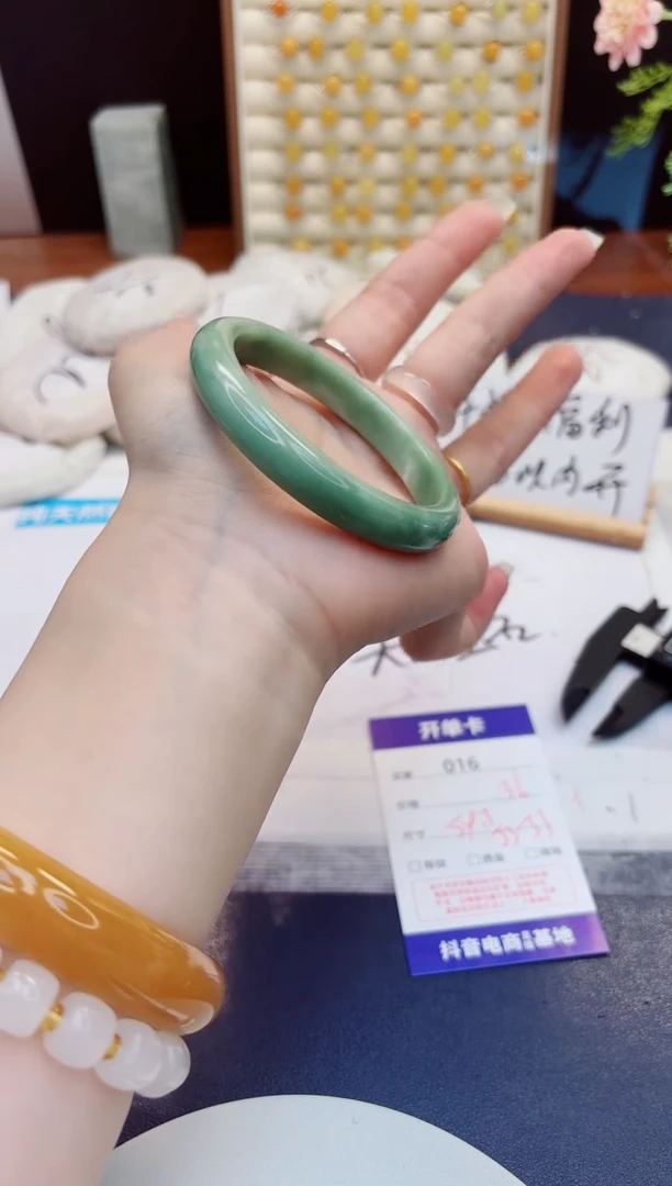 未镶嵌手镯石英质玉16-翠玉-圈口54