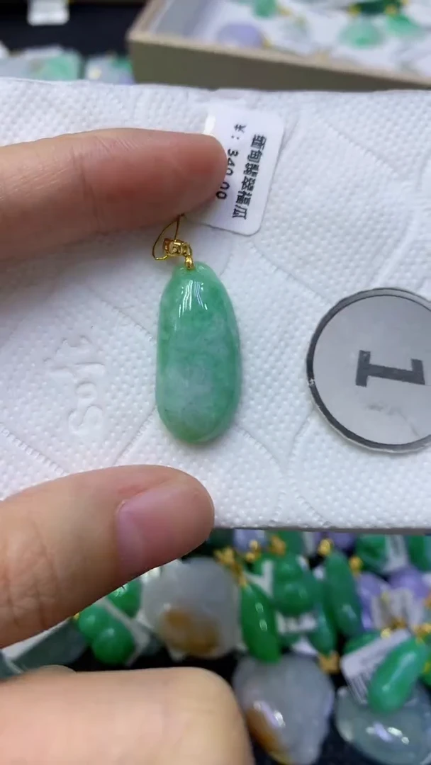 颈饰未镶嵌翡翠天然缅甸翡翠A货