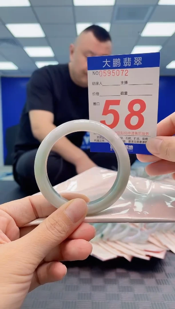 翡翠手镯未镶嵌AAAAAAAA