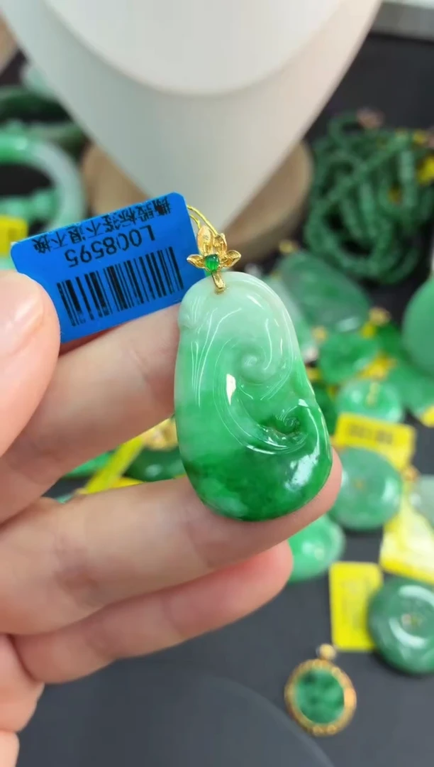 吊坠(不含链)未镶嵌翡翠挂件