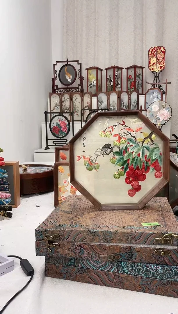 扇子苏绣作品手工摆台