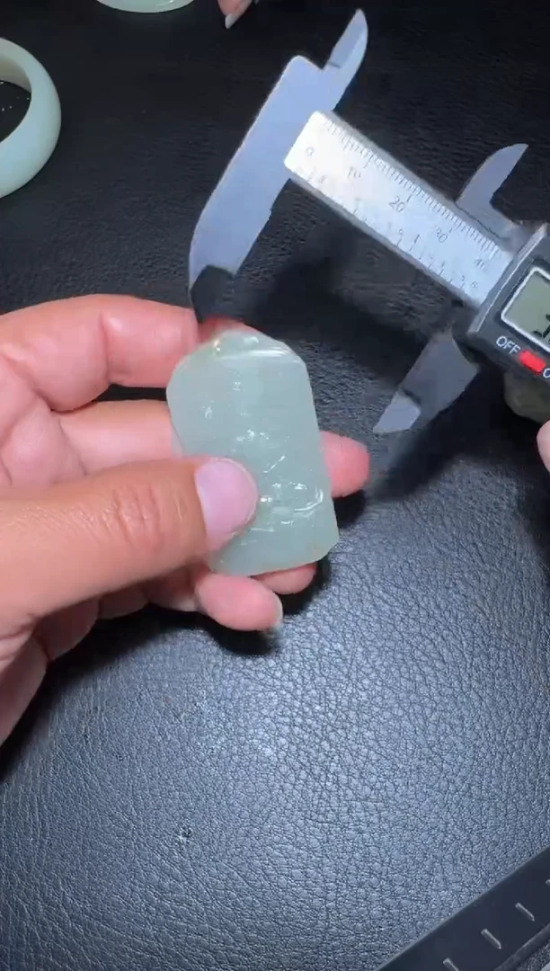 未镶嵌和田玉（糖玉）挂件和田玉