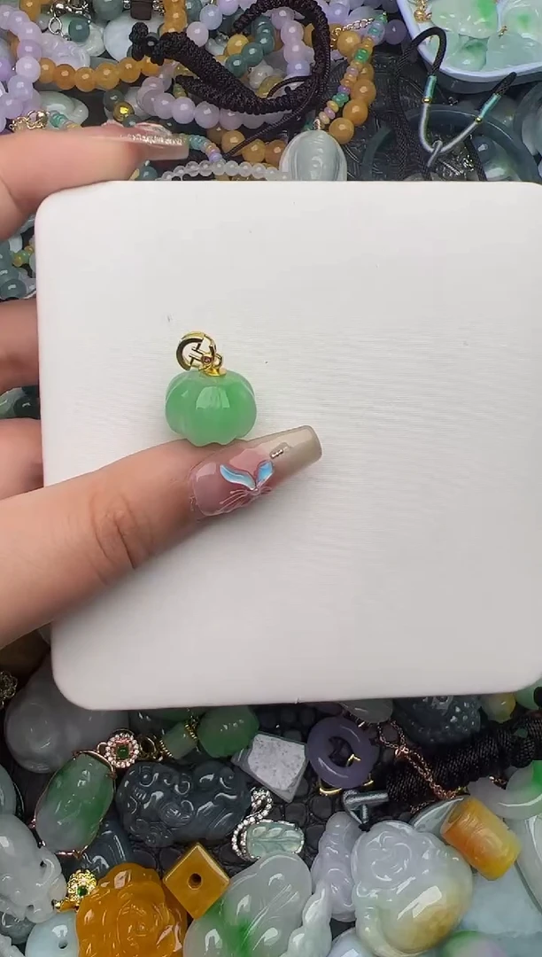 翡翠未镶嵌颈饰天然缅甸翡翠吊坠