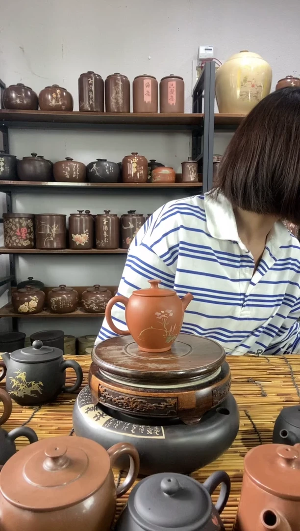 3建水紫陶手工复烧彩填壶150C
