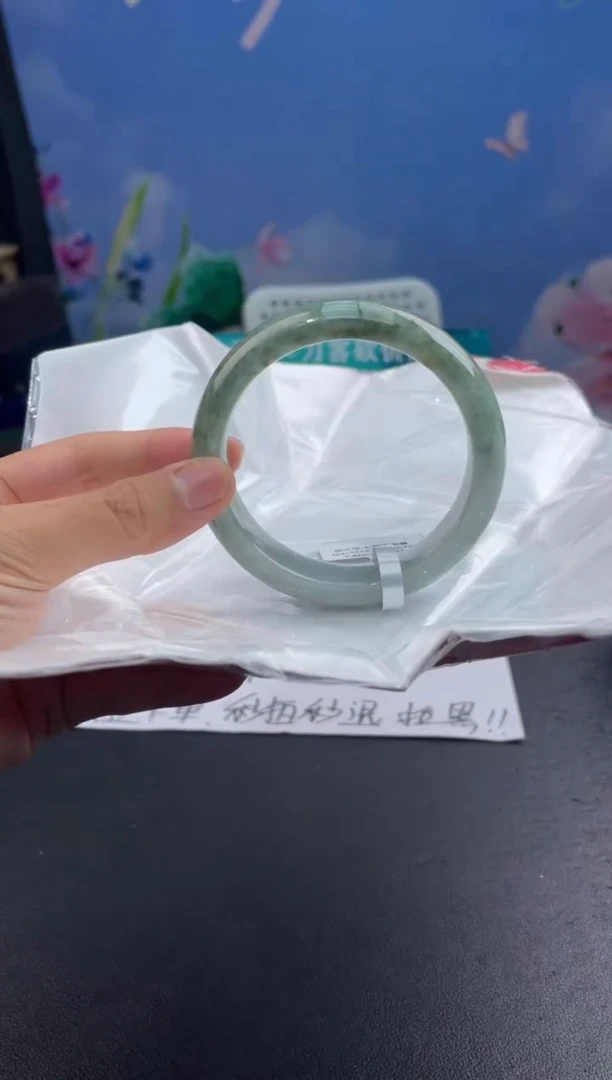 翡翠手镯未镶嵌15翡翠手镯(微瑕)