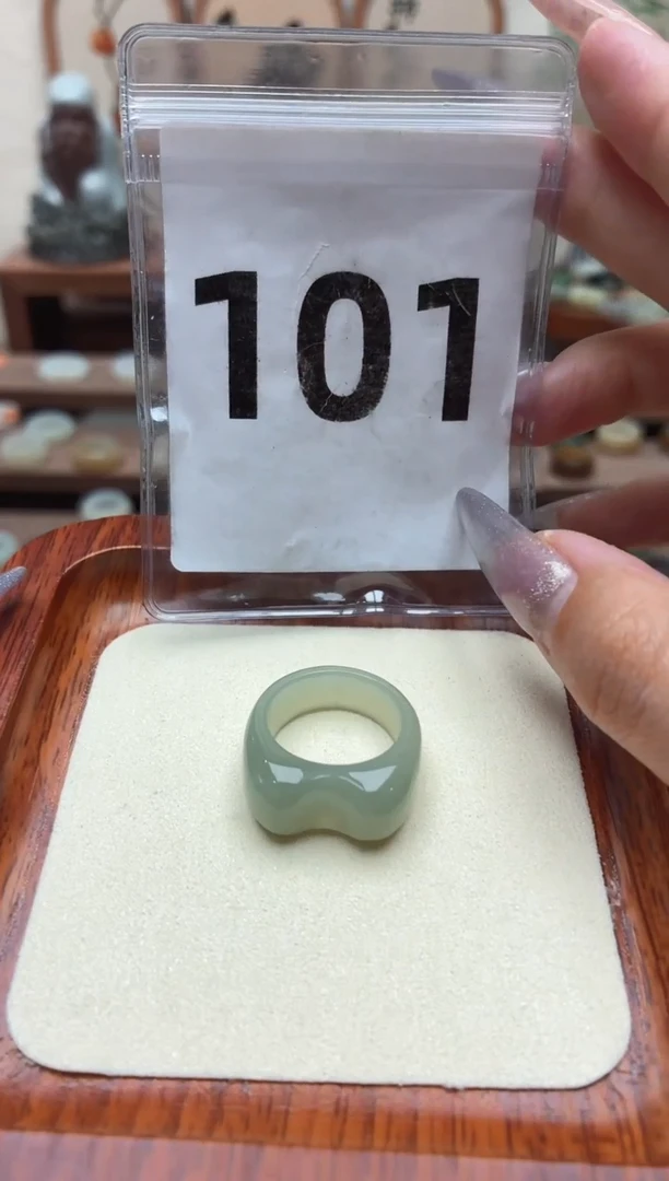 未镶嵌戒指和田玉14号