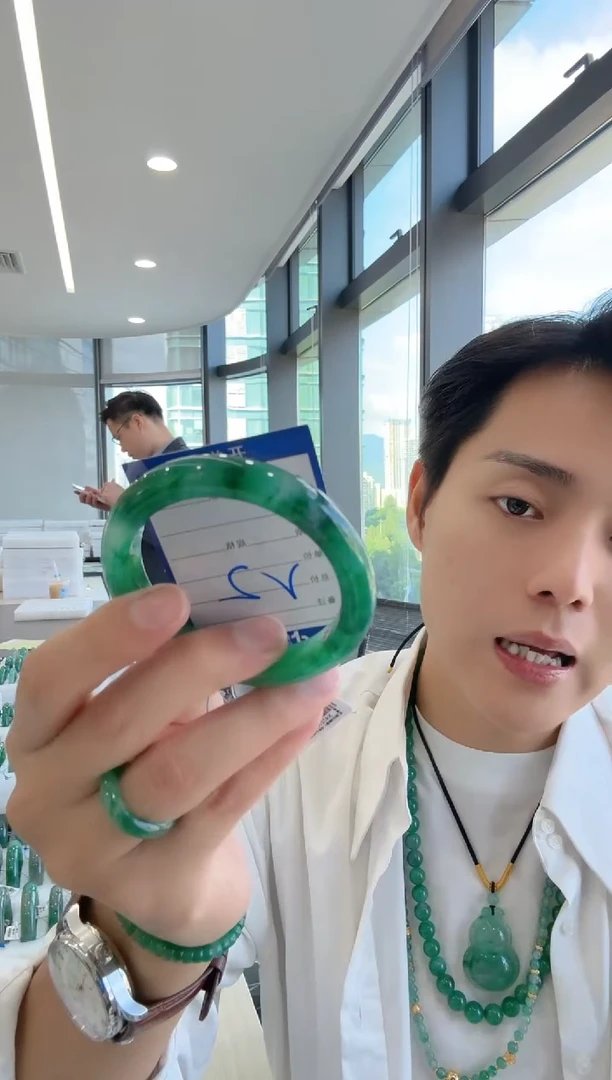 未镶嵌手镯石英质玉（非洲翠）54手镯手镯孤品微瑕，介意慎拍