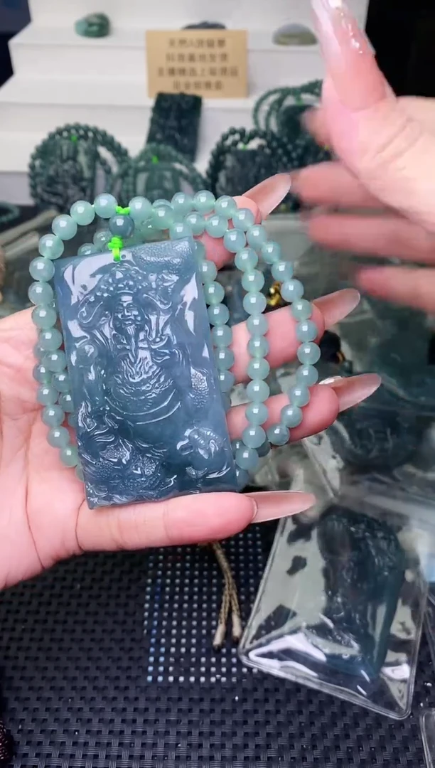 颈饰未镶嵌翡翠