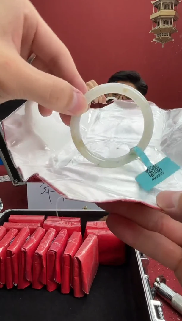 翡翠手镯（圆镯）未镶嵌44手镯