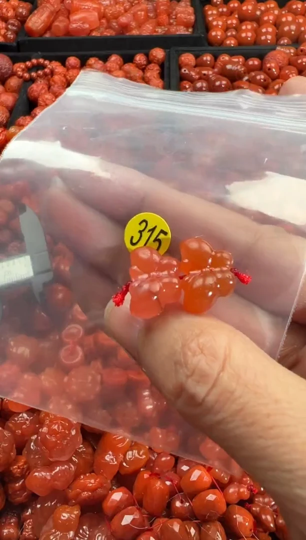 颈饰未镶嵌南红玛瑙1
