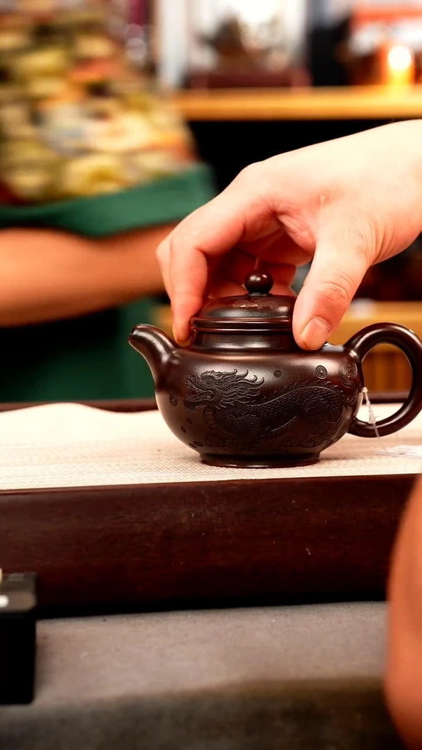 茶壶紫砂古乌泥 掇只 麒麟