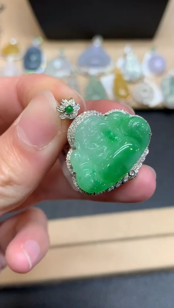 【闪购商品】翡翠颈饰18K金镶嵌佛公【无服务费】