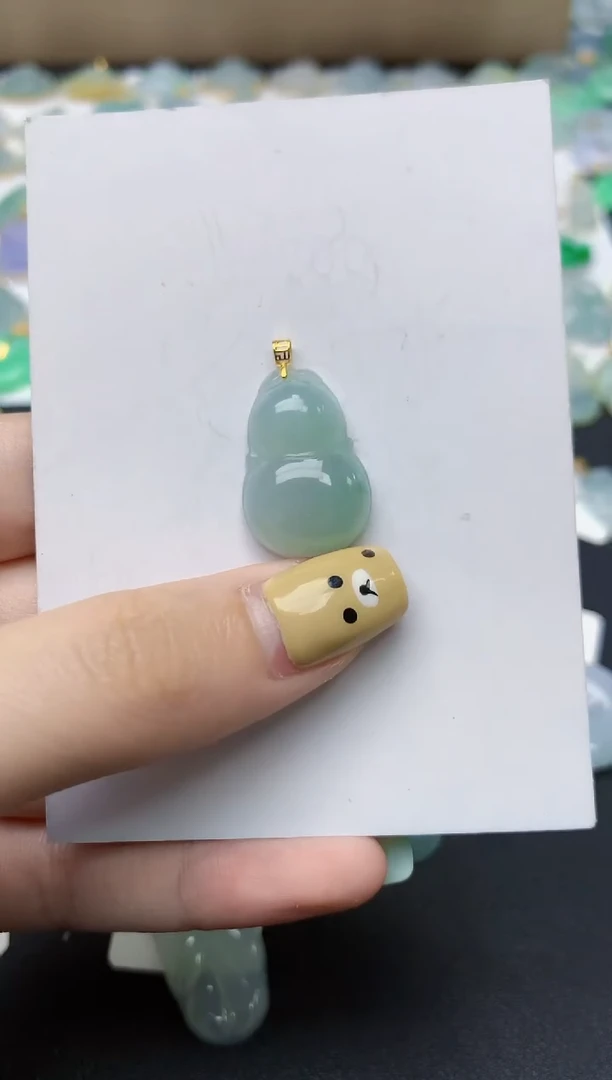 翡翠18K金镶嵌颈饰沐*鱼天然翡翠A货