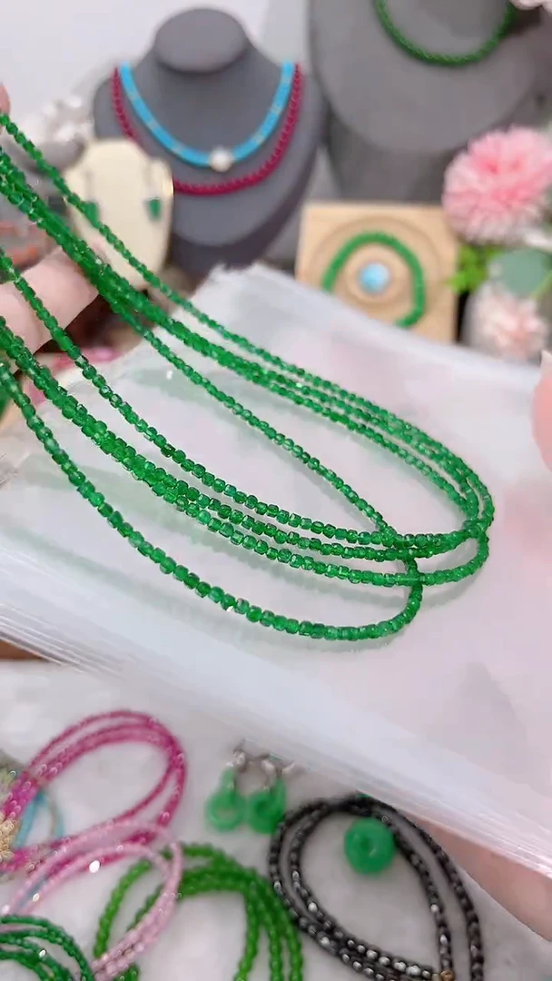 颈饰银S925镶嵌石榴石（沙弗莱）方99