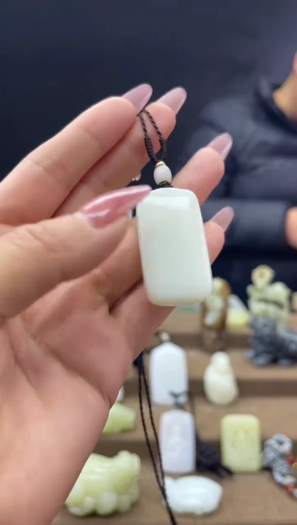 颈饰未镶嵌和田玉1