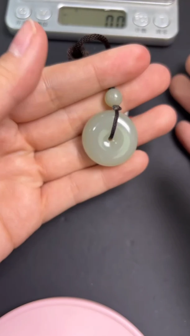 【闪购商品】和田玉吊坠(赠链)未镶嵌且末微色差近矿吊坠