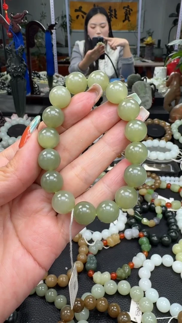 未镶嵌手串和田玉湖水绿卡12