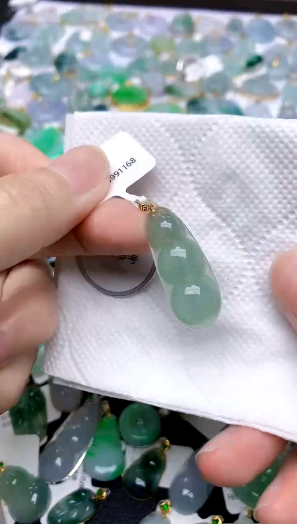 颈饰18K金镶嵌翡翠天然A货翡翠
