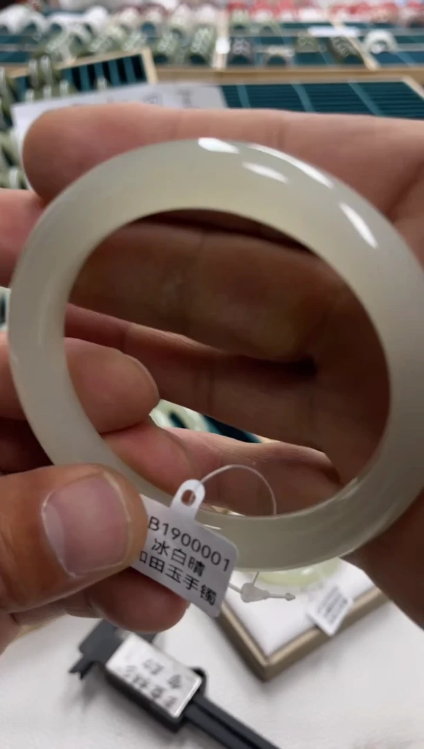 未镶嵌手镯和田玉呸*呸和田玉手镯1900001