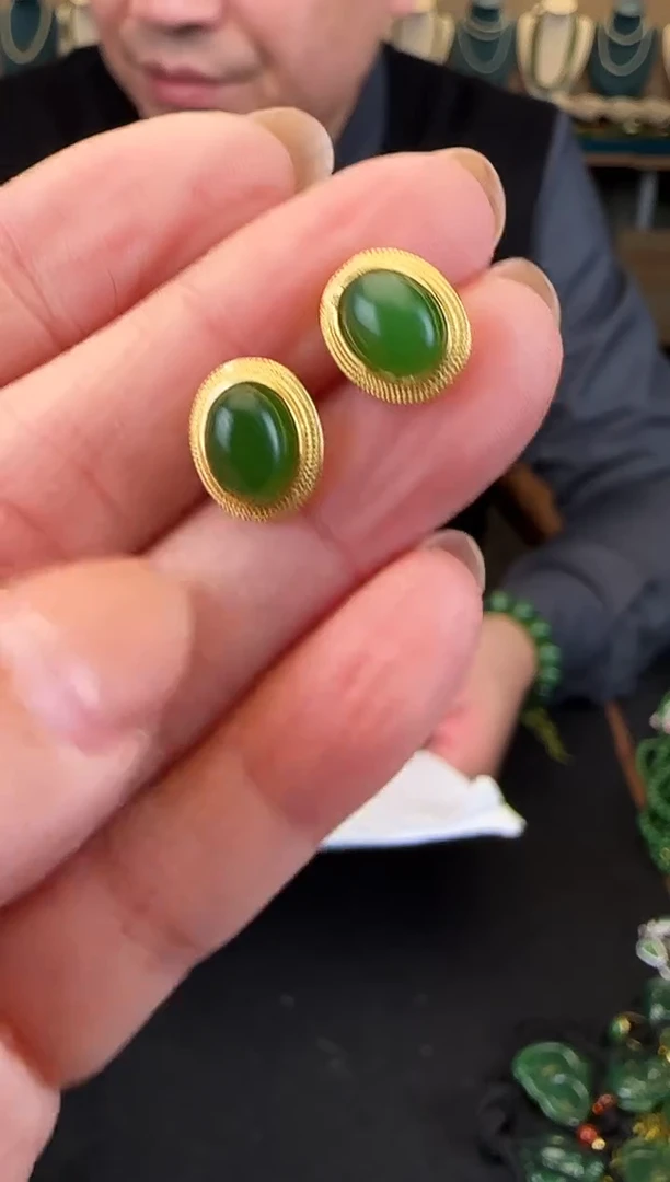 未镶嵌和田玉耳饰椭圆蛋面