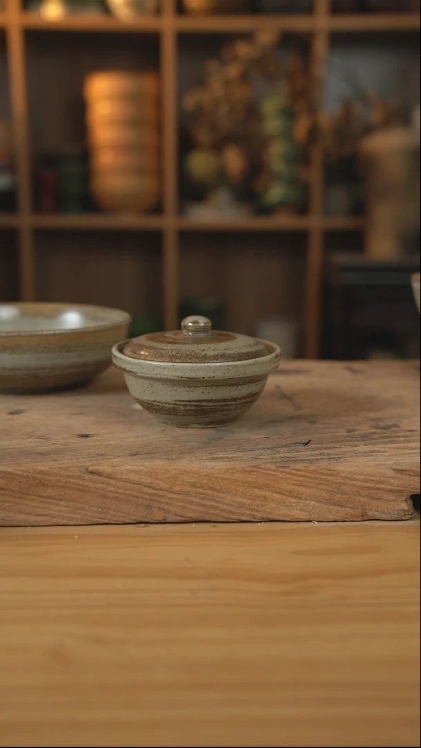 岁月风情的小炖盅1个