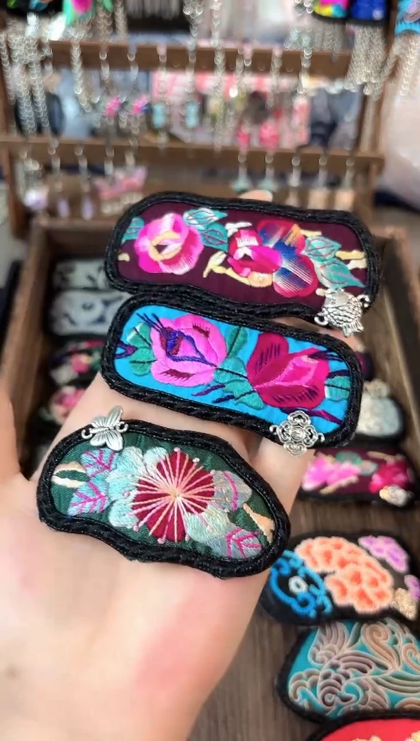 织绣泡****?彩云南阁非遗老绣饰品342