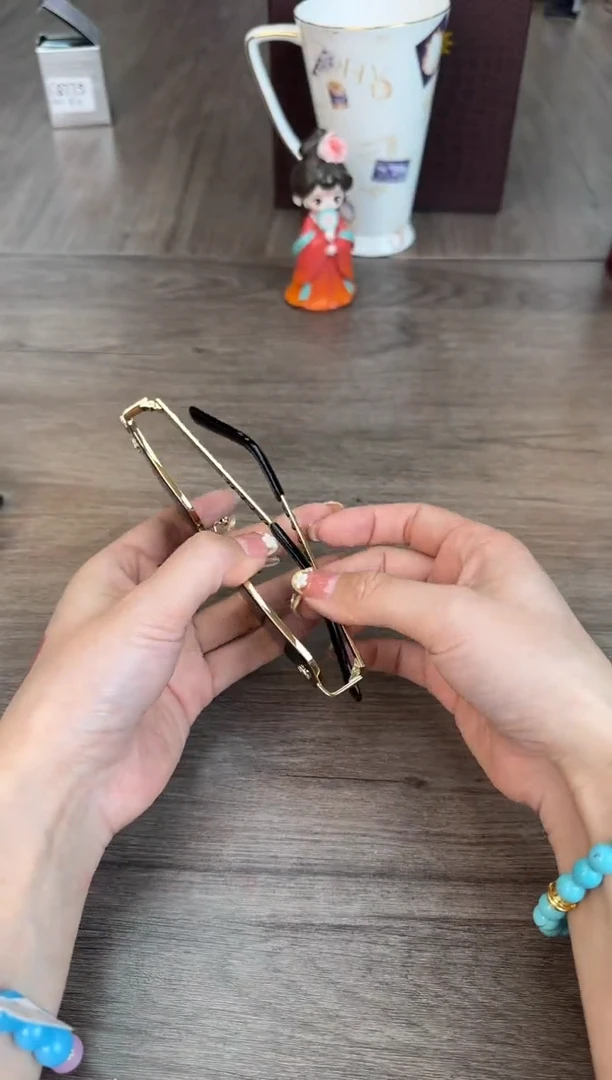 瓷片新号开播漏不停@@CQ512