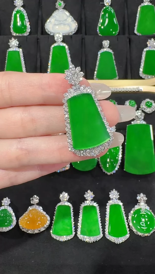 颈饰18K金镶嵌翡翠无事牌天然A货翡翠72h鉴赏期