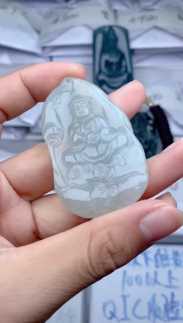 颈饰未镶嵌翡翠