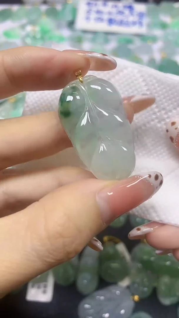 颈饰18K金镶嵌翡翠天然翡翠A货