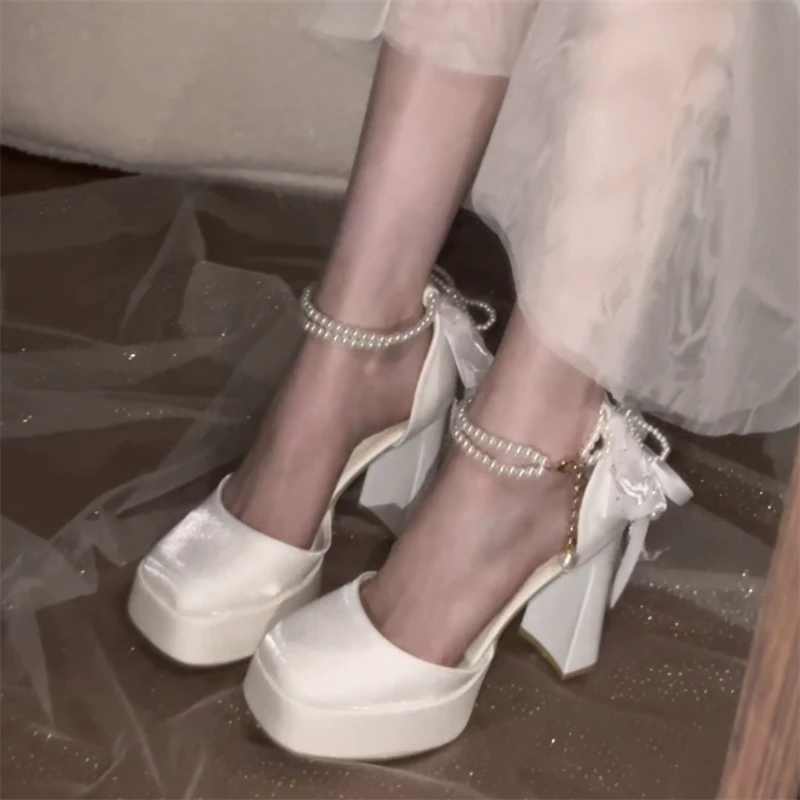 一字带珍珠防水台高跟鞋粗跟白色主婚鞋镂空缎面玛丽珍方头单鞋女