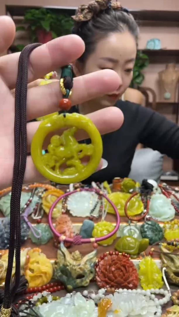 未镶嵌岫玉吊坠·
