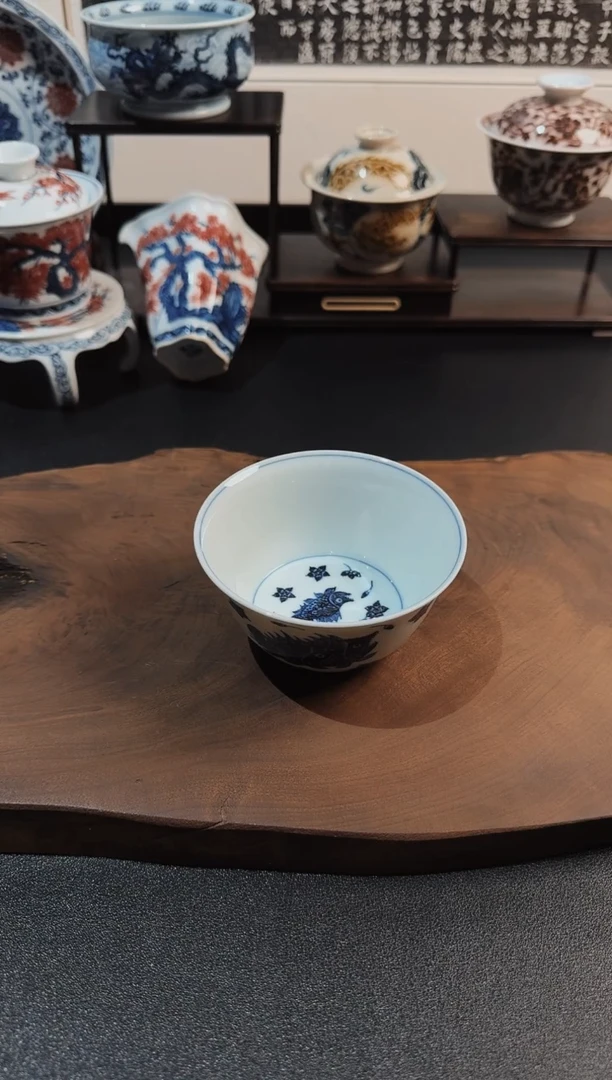青花桂鱼卧足杯主人杯