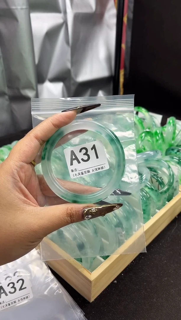 【闪购商品】石英岩玉手镯未镶嵌A31