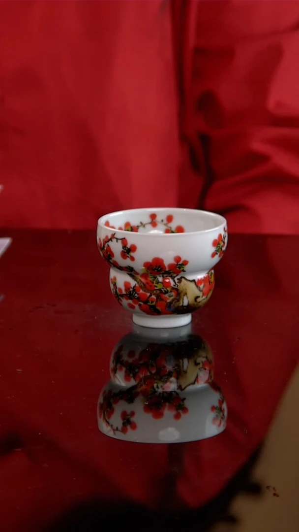 李华手绘釉中五彩红梅葫芦杯