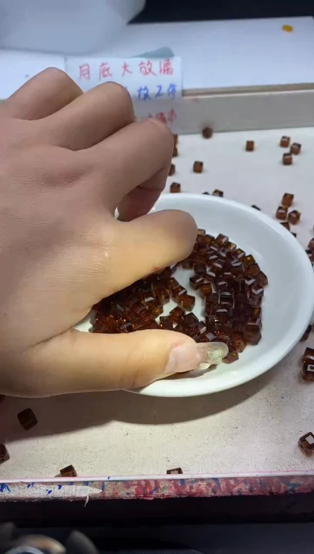 【闪购商品】尖晶石颈饰未镶嵌w2464橙锆*石方糖8mm*20颗