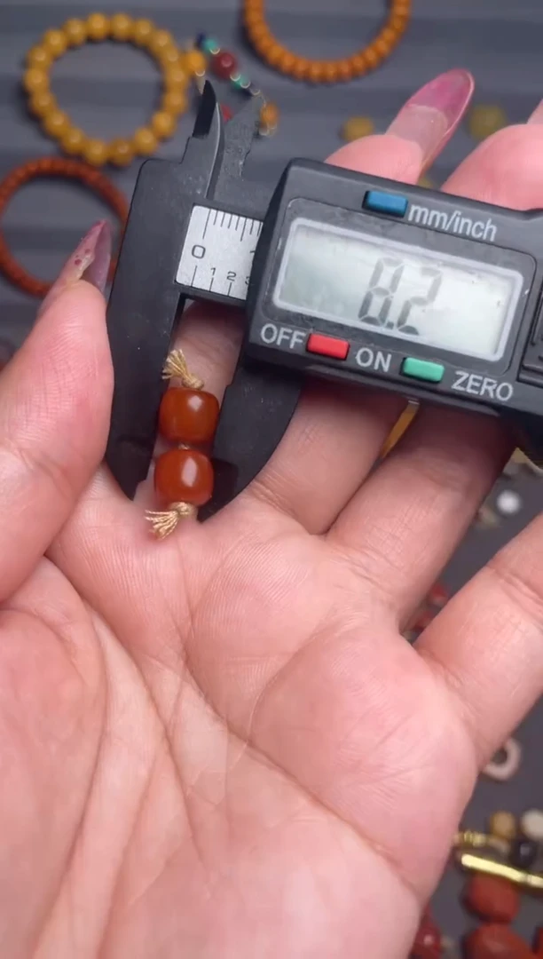 未镶嵌蜜蜡裸石多样性发其一，8的红油皮