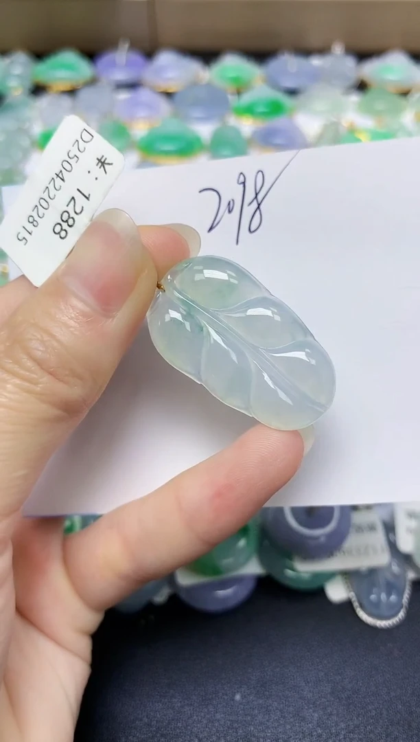 翡翠18K金镶嵌颈饰天然缅甸翡翠A货