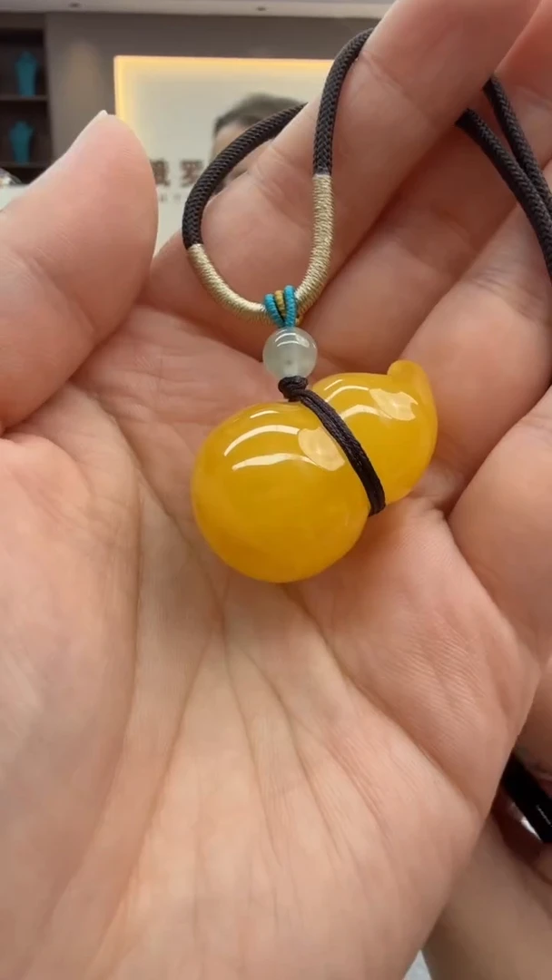 琥珀颈饰未镶嵌328秒拍号 假一罚三