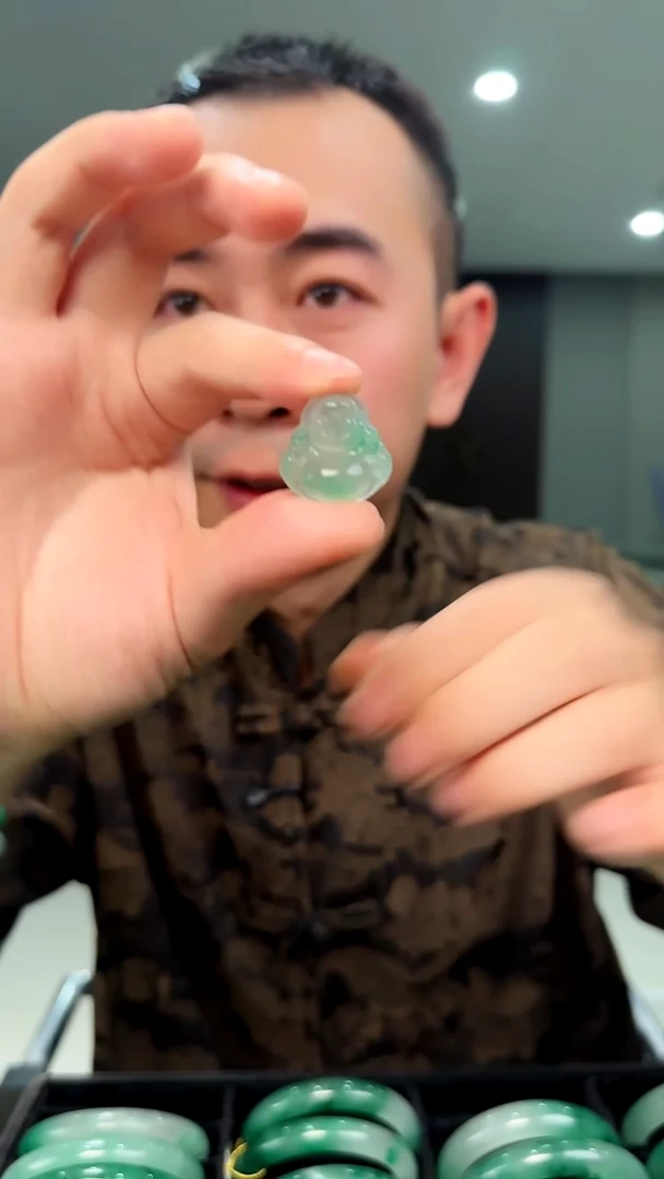 吊坠(赠链)未镶嵌石英岩玉22小佛高货福利