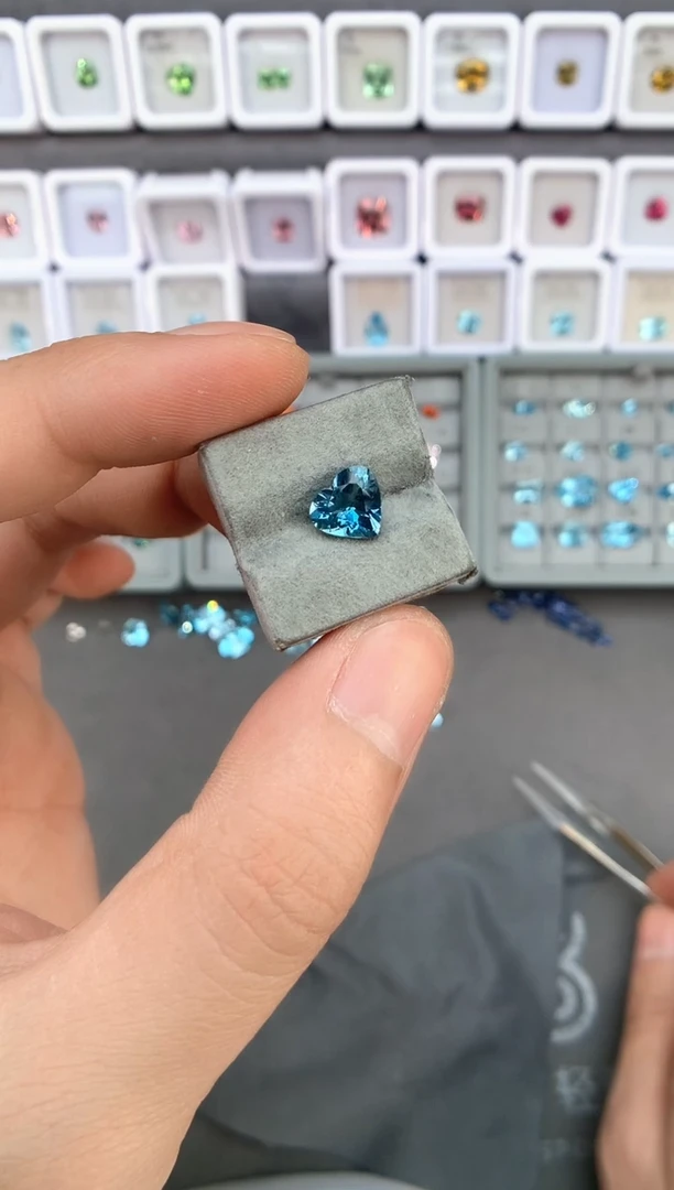 【闪购商品】定制海蓝宝石裸石未镶嵌1.82ct
