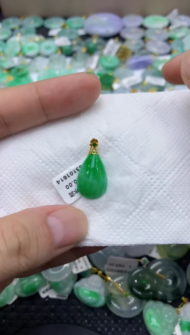 颈饰18K金镶嵌翡翠天然缅甸翡翠A货