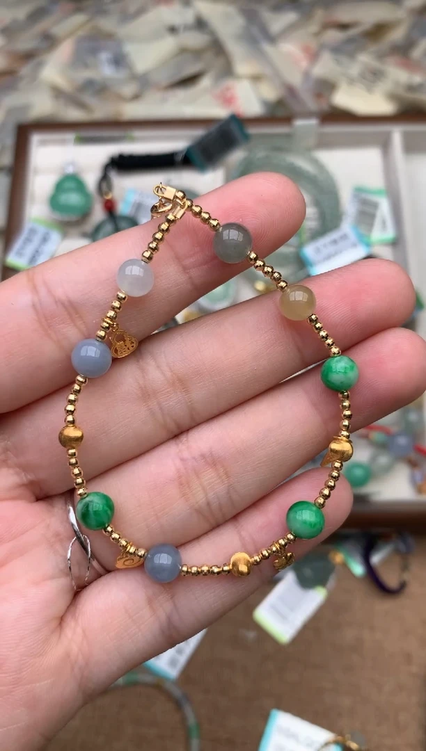 18K金镶嵌挂件翡翠1